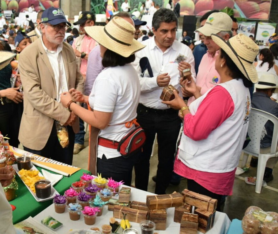 Gobernador del Quindío inicia hoy misión en Perú donde conocerá modelos exitosos de agricultura