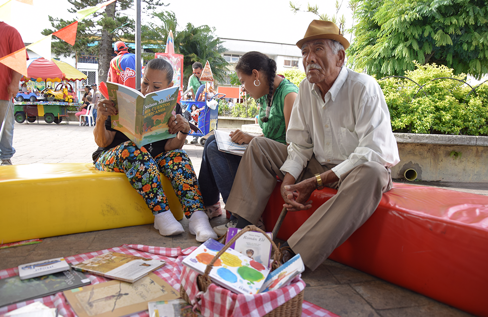 Las maravillas de la lectura y la escritura llegaron por primera vez a las vidas de 240 adultos del Quindío a través del programa de Alfabetización