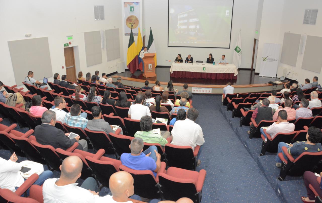 Productores comercializadores y académicos quindianos conocieron los beneficios del uso de la guadua gracias a jornada académica liderada por la Gobernación