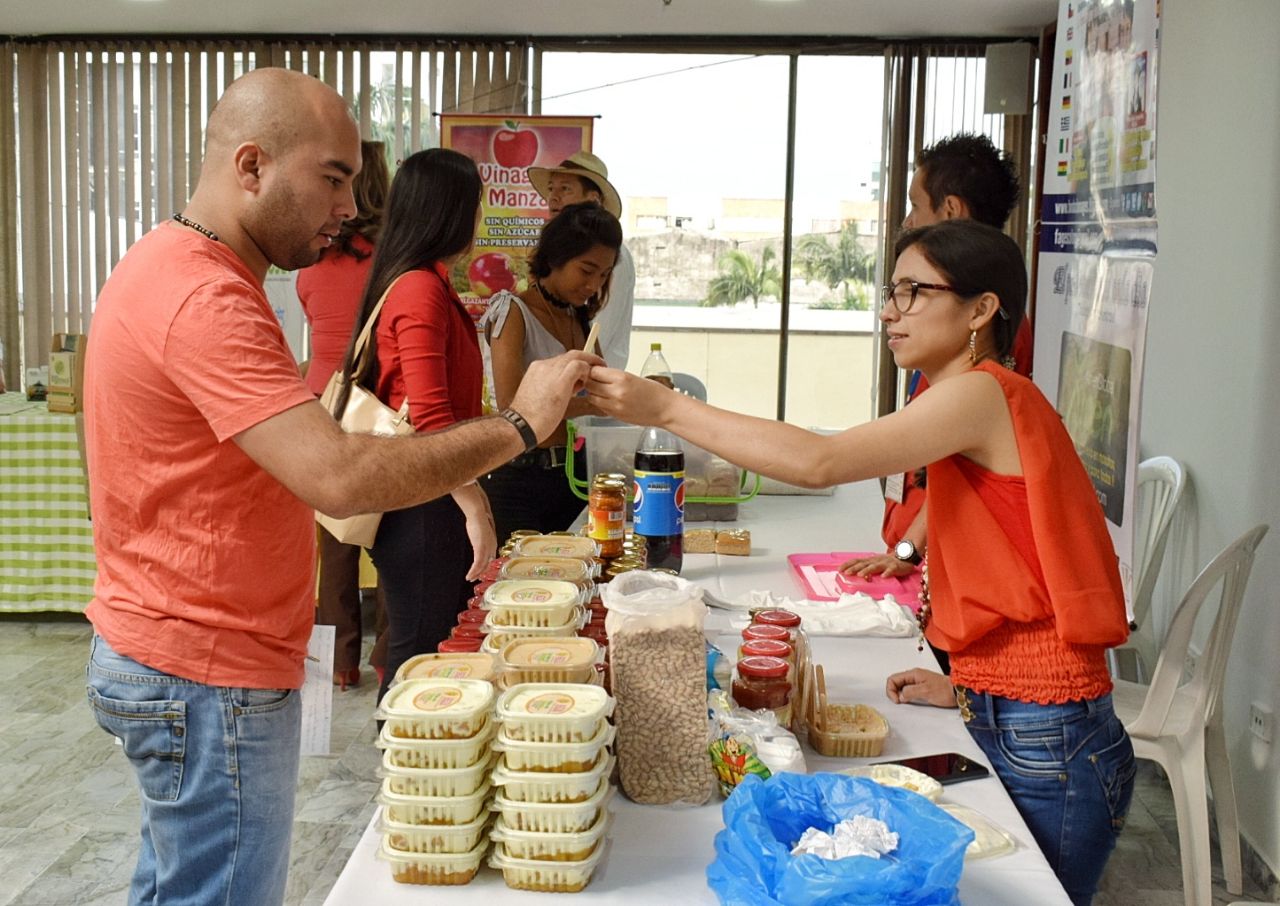 30 empresas quindianas exhibieron sus productos en el Show Room organizado por la administración departamental