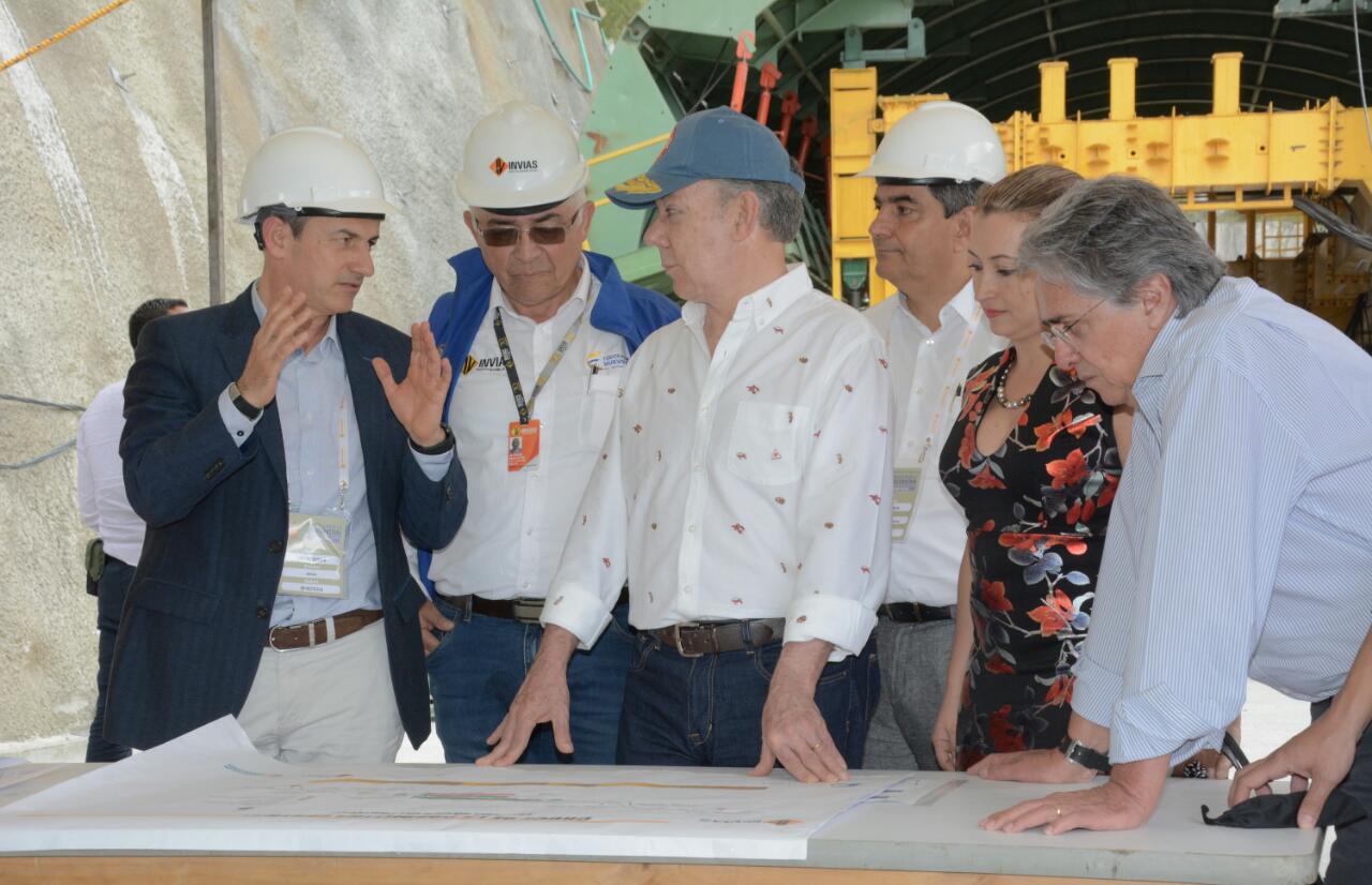 En el Túnel de La Línea presidente Santos se comprometió a impulsar la competitividad de la región hasta el último día de su gobierno
