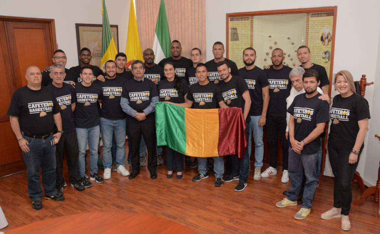 Gobierno seccional apoya el regreso del Club Cafeteros equipo de baloncesto de los quindianos que recibió la bandera del departamento
