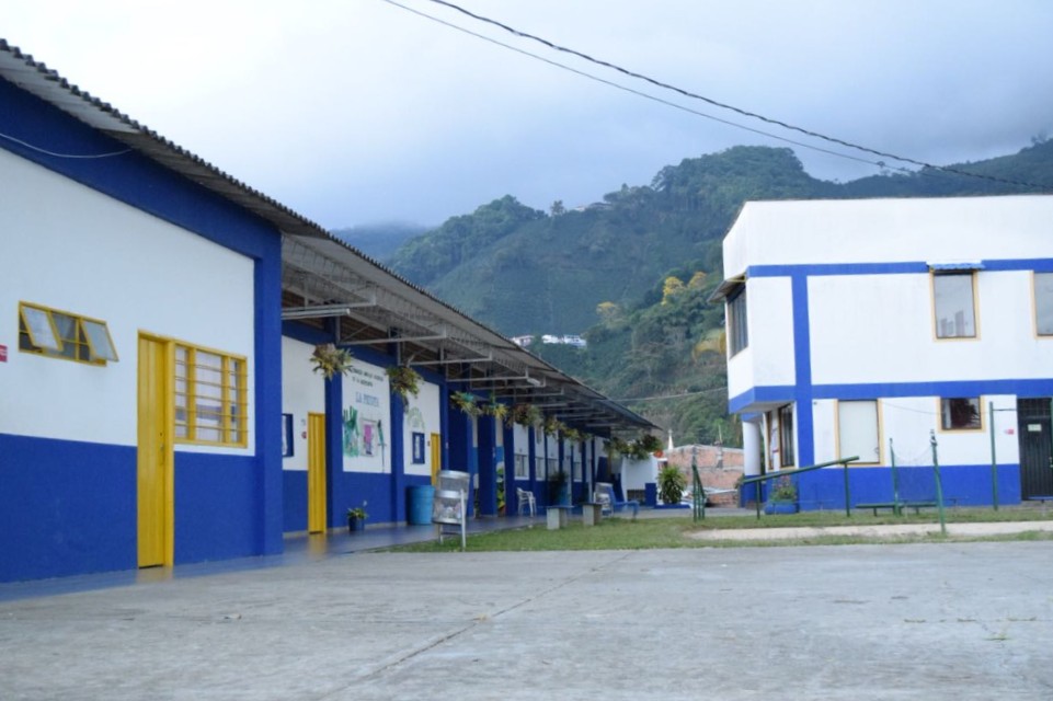 Gracias a intervención del gobierno departamental estudiantes del Instituto Buenavista ahora reciben sus clases un espacio más ameno