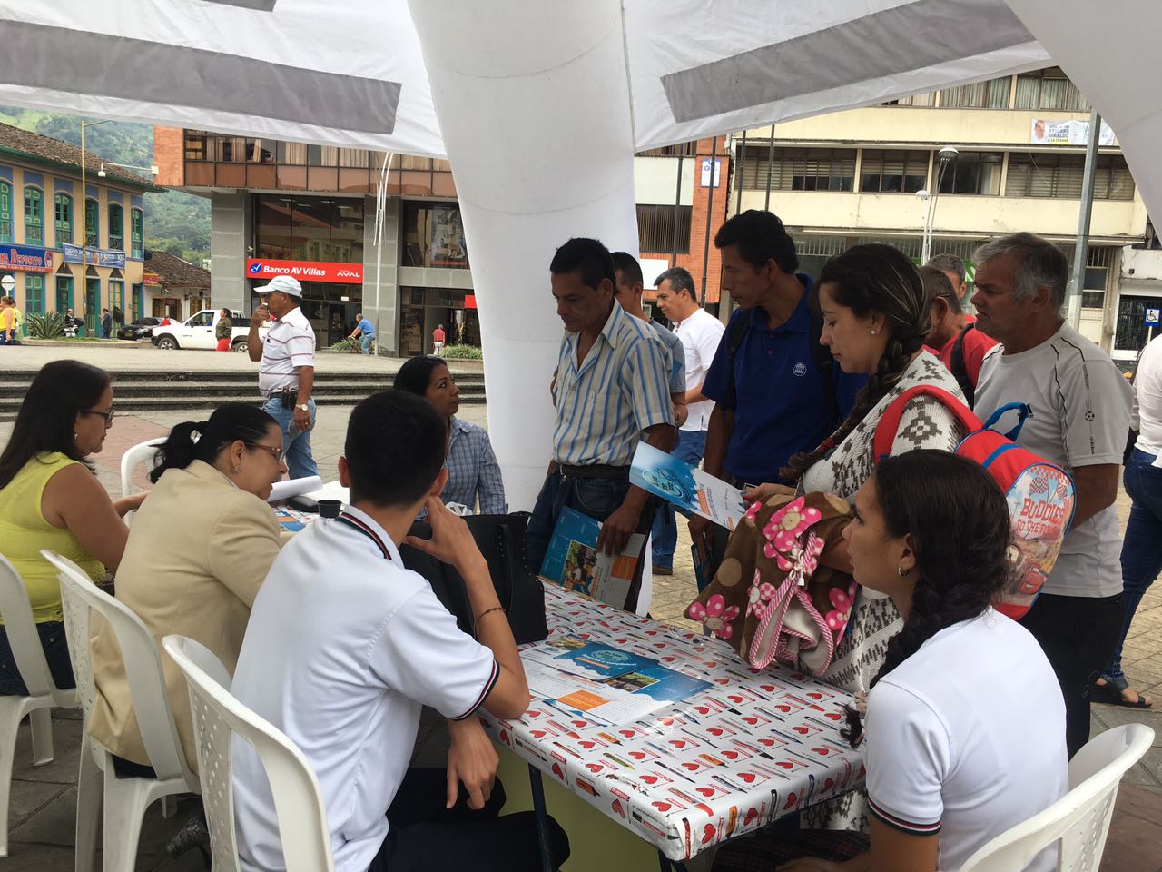 Gracias a la jornada de matrícula EsTuDía ahora más niños niñas jóvenes y adultos quindianos harán uso de su derecho de acceder a una educación integral