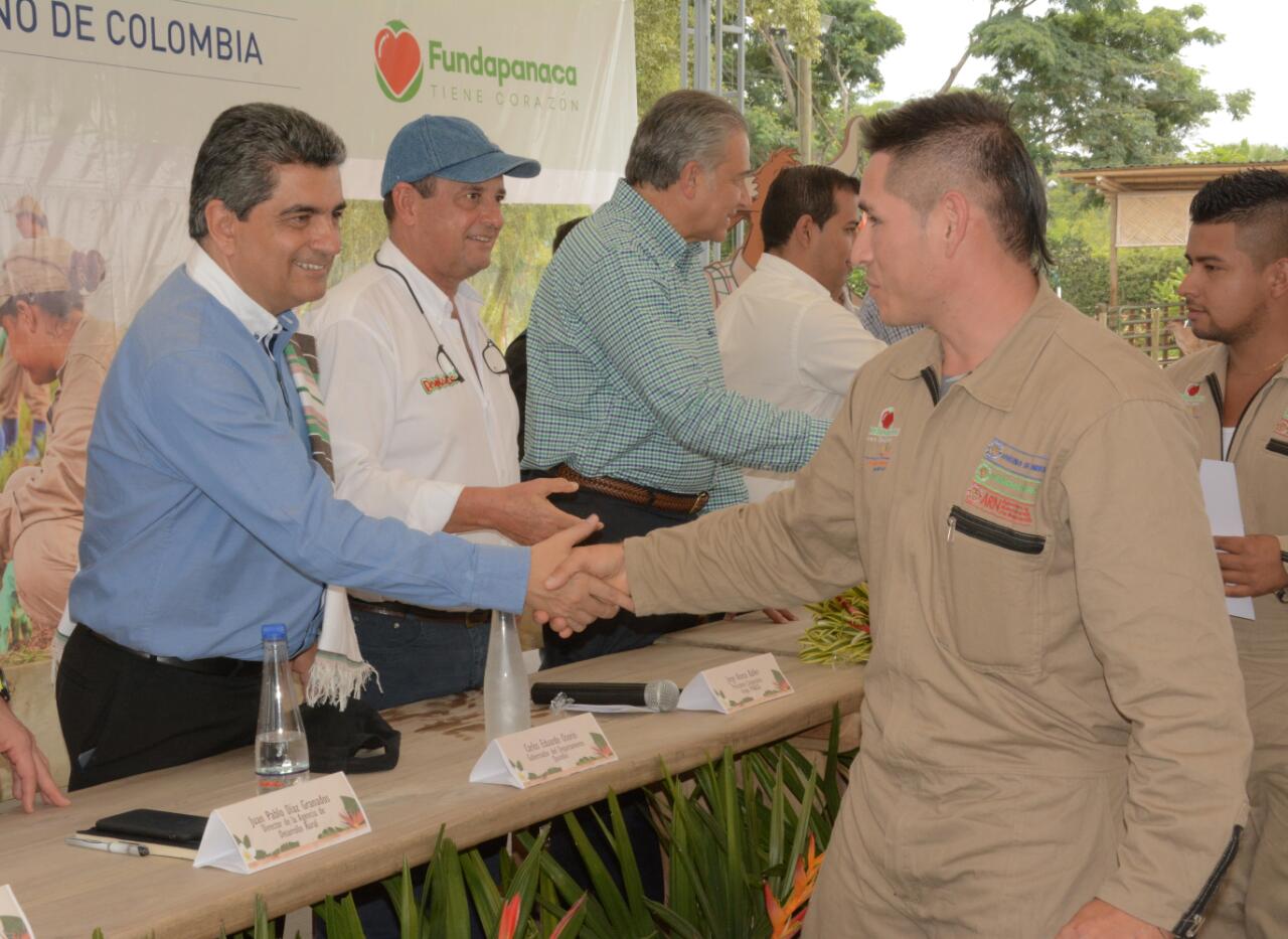 Vicepresidente de la República graduó en el Quindío a 315 desmovilizados que obtuvieron conocimientos técnicos en productividad agropecuaria