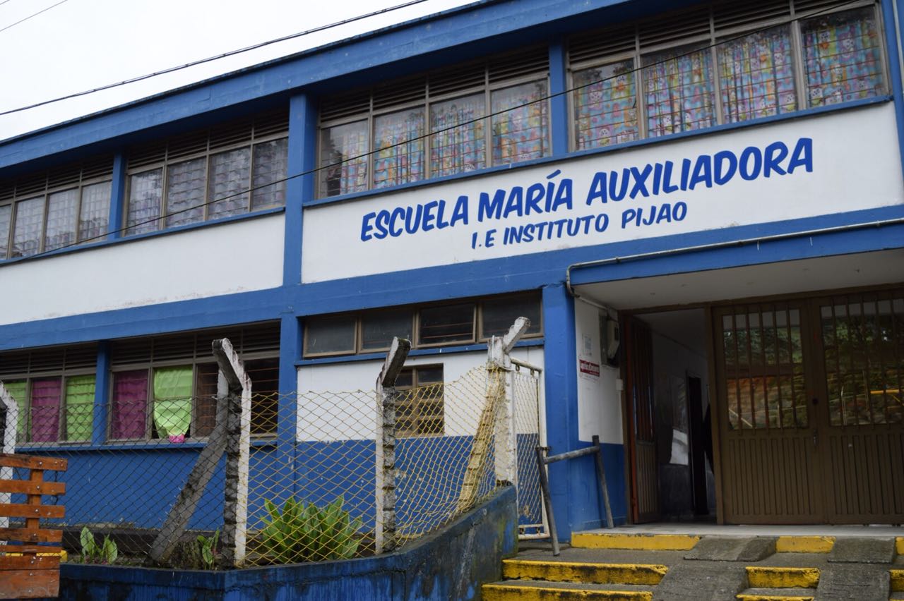Gobierno del Padre Carlos Eduardo Osorio Buriticá verifica avance de obras que ejecuta en escuela de Pijao