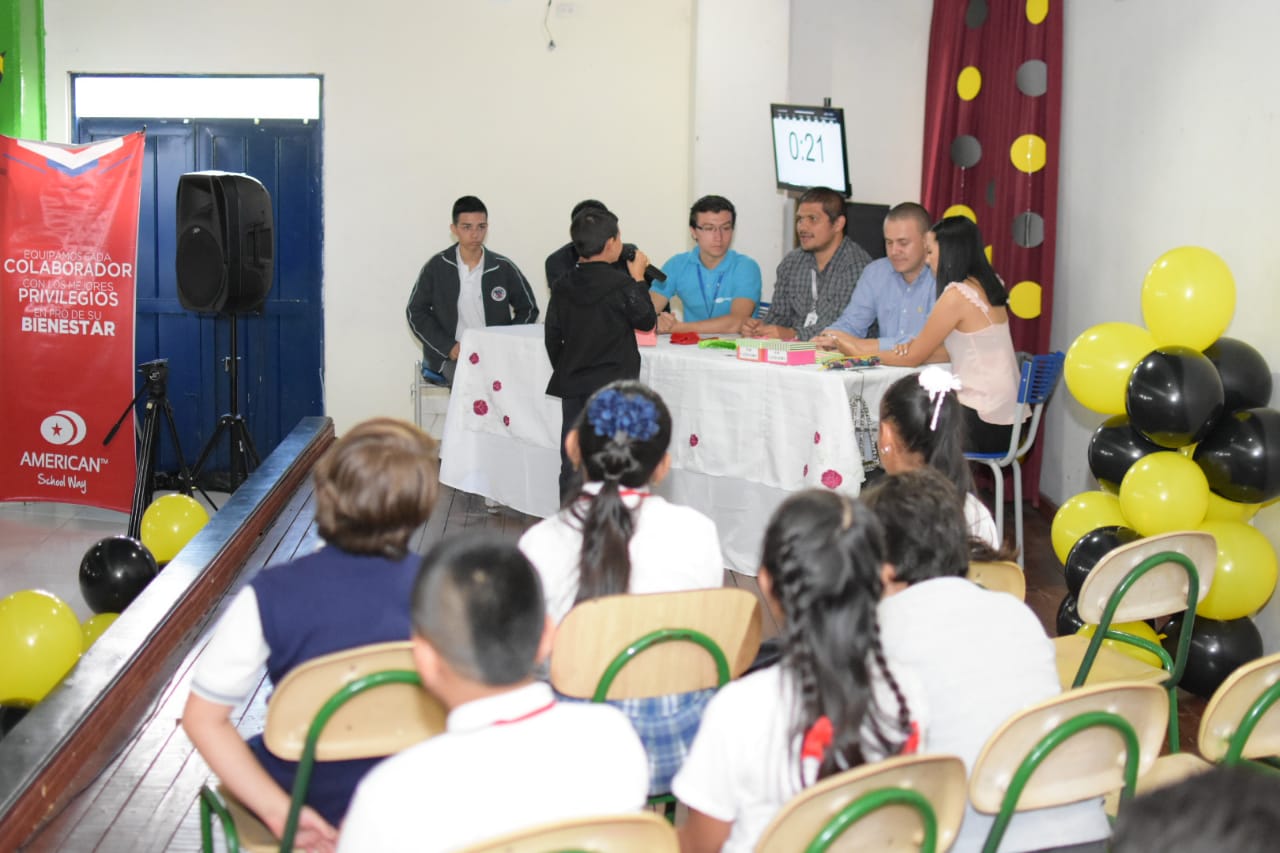 Gobernación del Quindío premia a los mejores estudiantes en deletreo de palabras en inglés