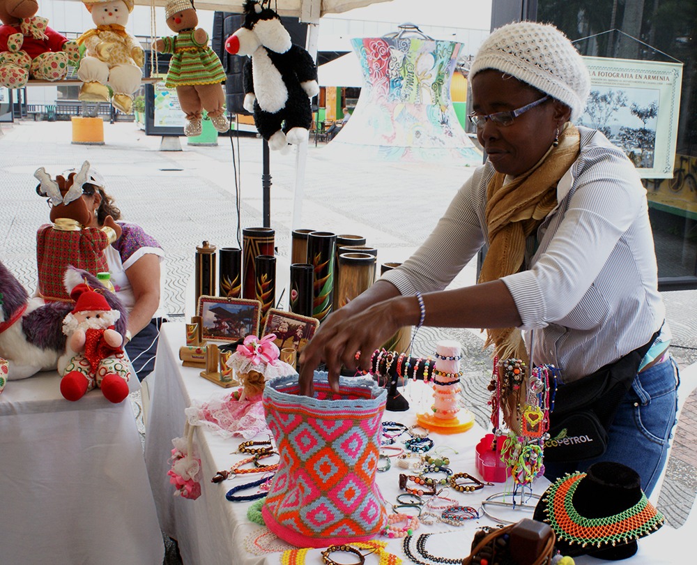 Gobierno departamental organiza Feria Espejos para conmemorar mes de la eliminacion de la violencia contra la mujer