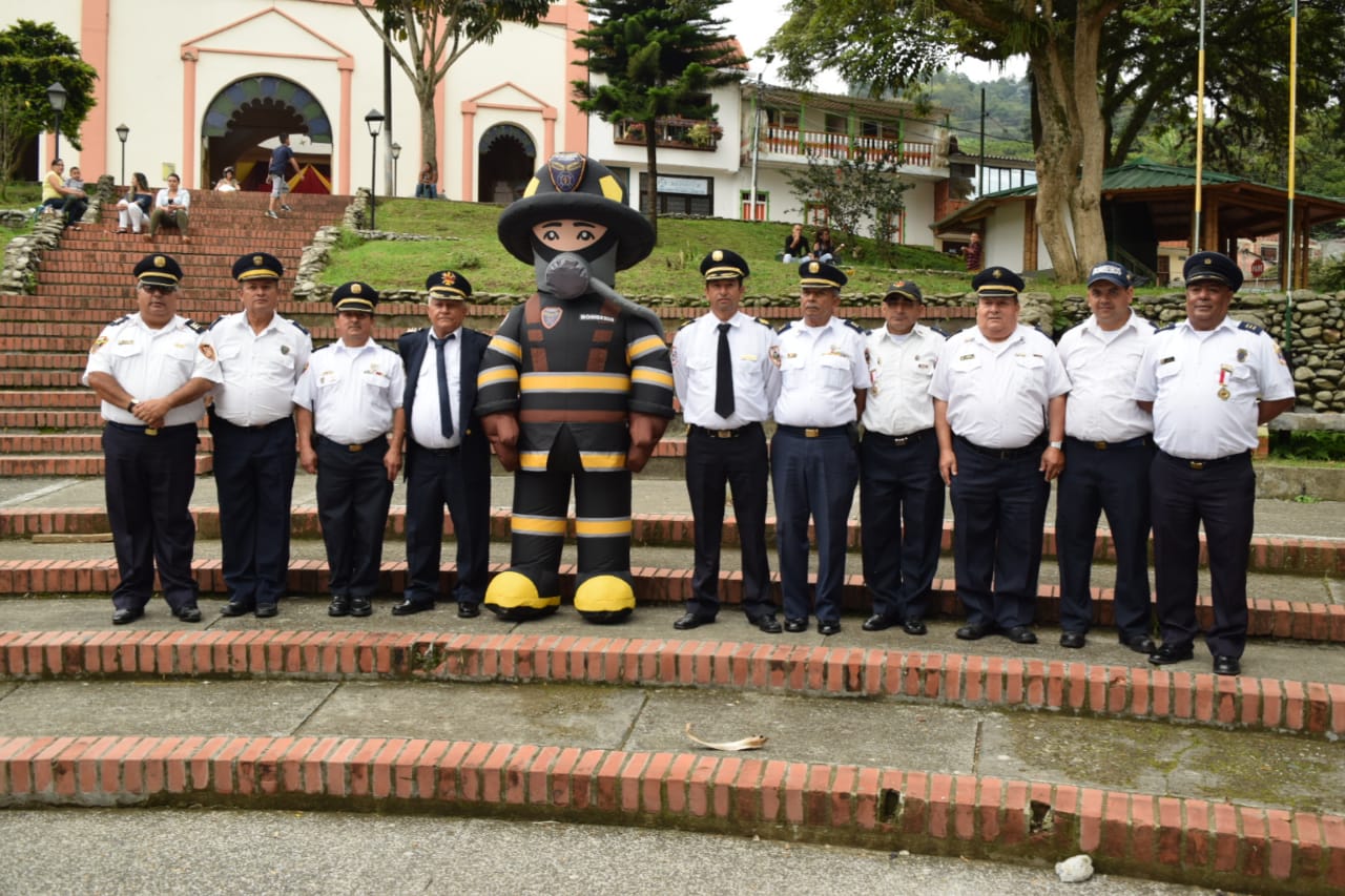 Gobierno departamental se unió a la celebración del Día Nacional del Bombero