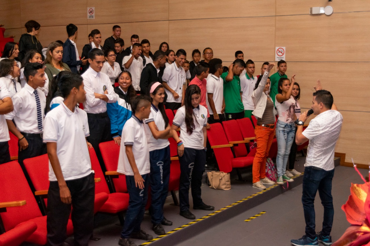 Jóvenes de Calarcá conocieron las historias de vida de los Dragones de Papel