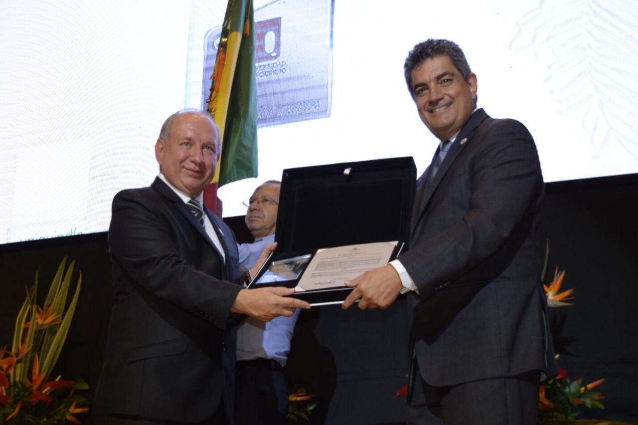 Administración departamental fue exaltada durante ceremonia de acreditación de la Universidad del Quindío