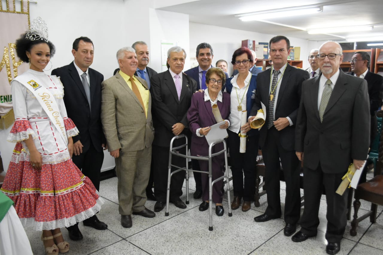 Gobernador participó en ceremonia de condecoraciones de la Sociedad de Mejoras Públicas