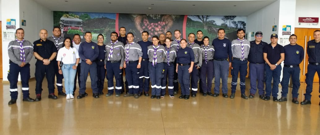 Bomberos y Scouts capacitados para responder ante incidentes con materiales peligrosos