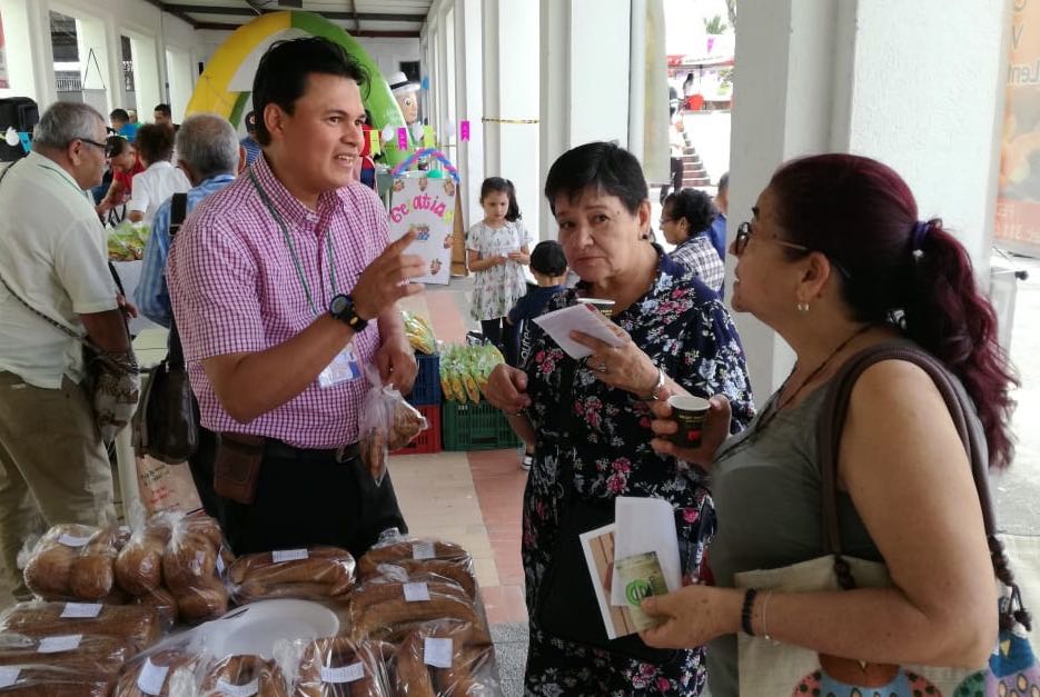 Diez emprendimientos quindianos participaron del Día Nacional del Tendero