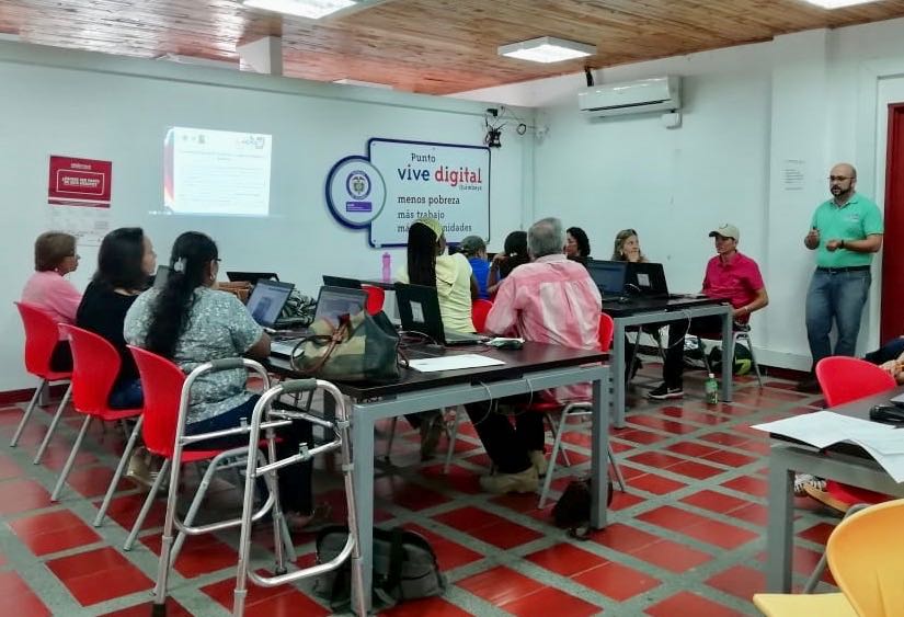 Gobernación empodera asociaciones y emprendedores artesanales en el manejo de las nuevas tecnologías